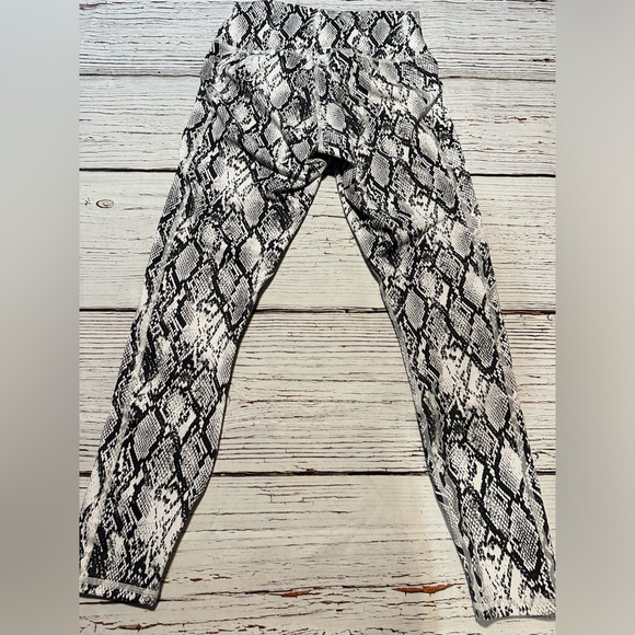 Fabletics Define PowerHold® High-Waisted 7/8 Legging - Picture 5 of 7